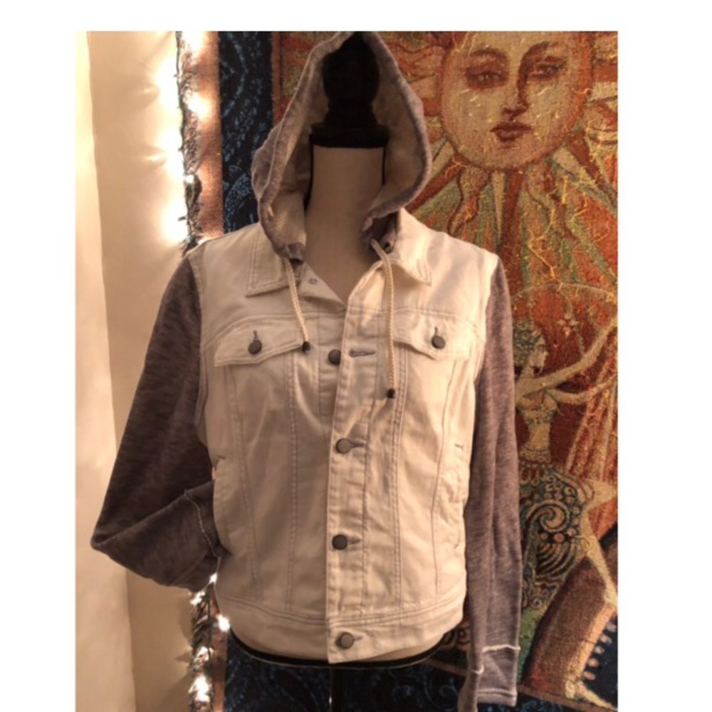 DISTRESSED 💕WHITE DENIM JACKET W/REMOVABLE HOOD/WILSONS LEATHER BRAND